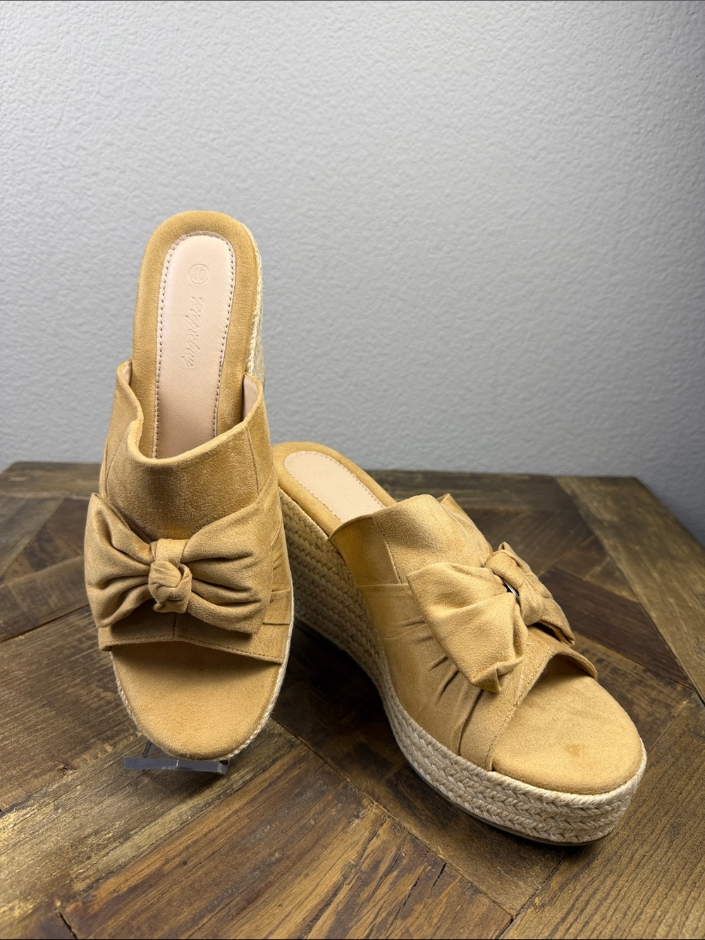Size 10 Chinese Laundry Mustard Suede Knot Espadrille Wedges
